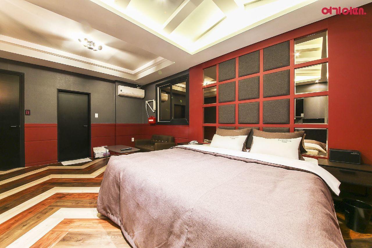 French Code Hotel Changwon Exterior foto