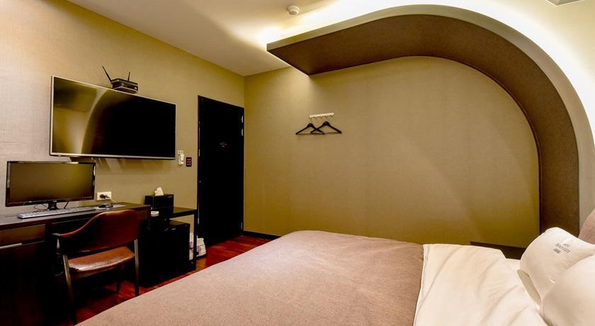 French Code Hotel Changwon Exterior foto