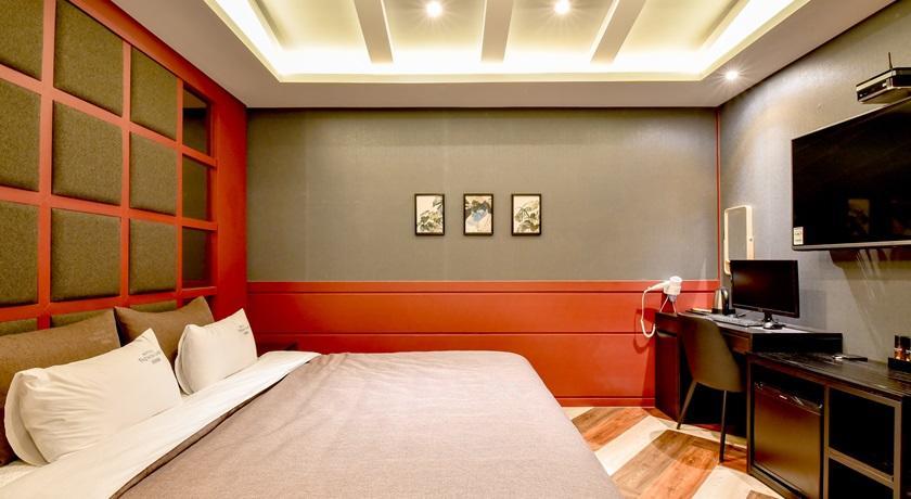 French Code Hotel Changwon Exterior foto