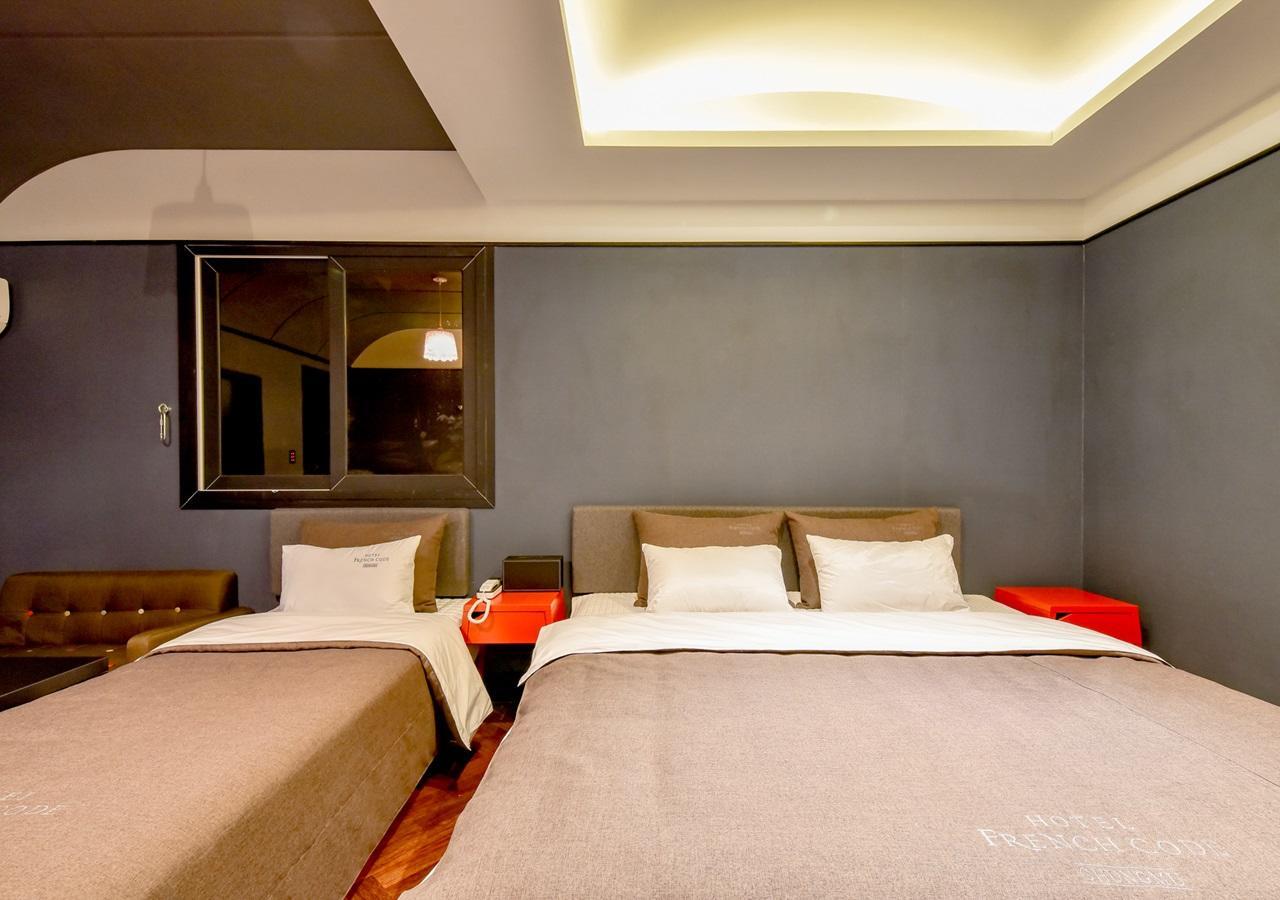 French Code Hotel Changwon Exterior foto