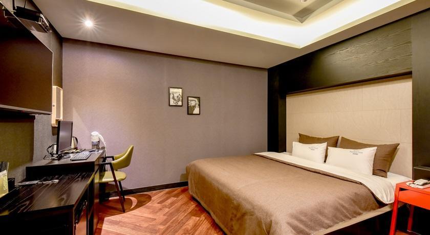 French Code Hotel Changwon Exterior foto