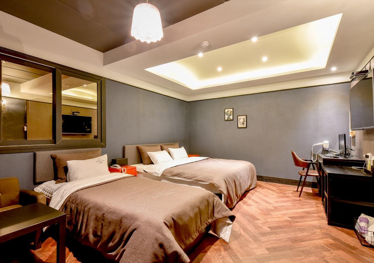 French Code Hotel Changwon Exterior foto