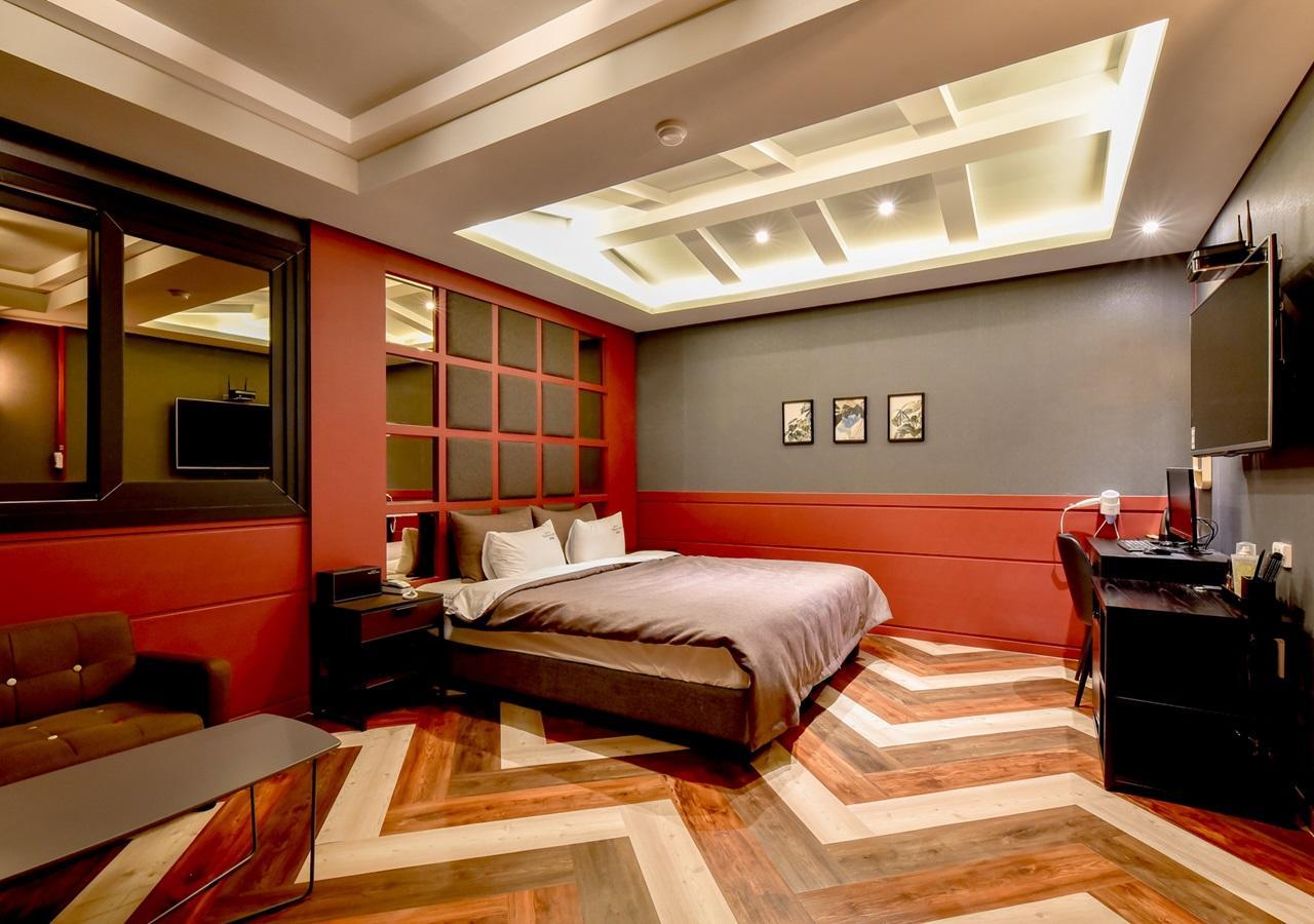 French Code Hotel Changwon Exterior foto
