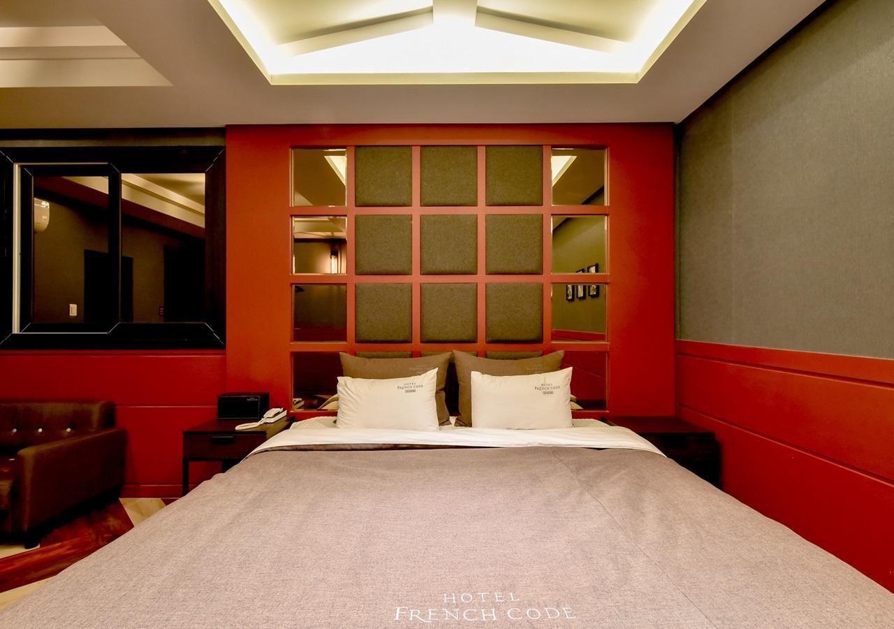 French Code Hotel Changwon Exterior foto