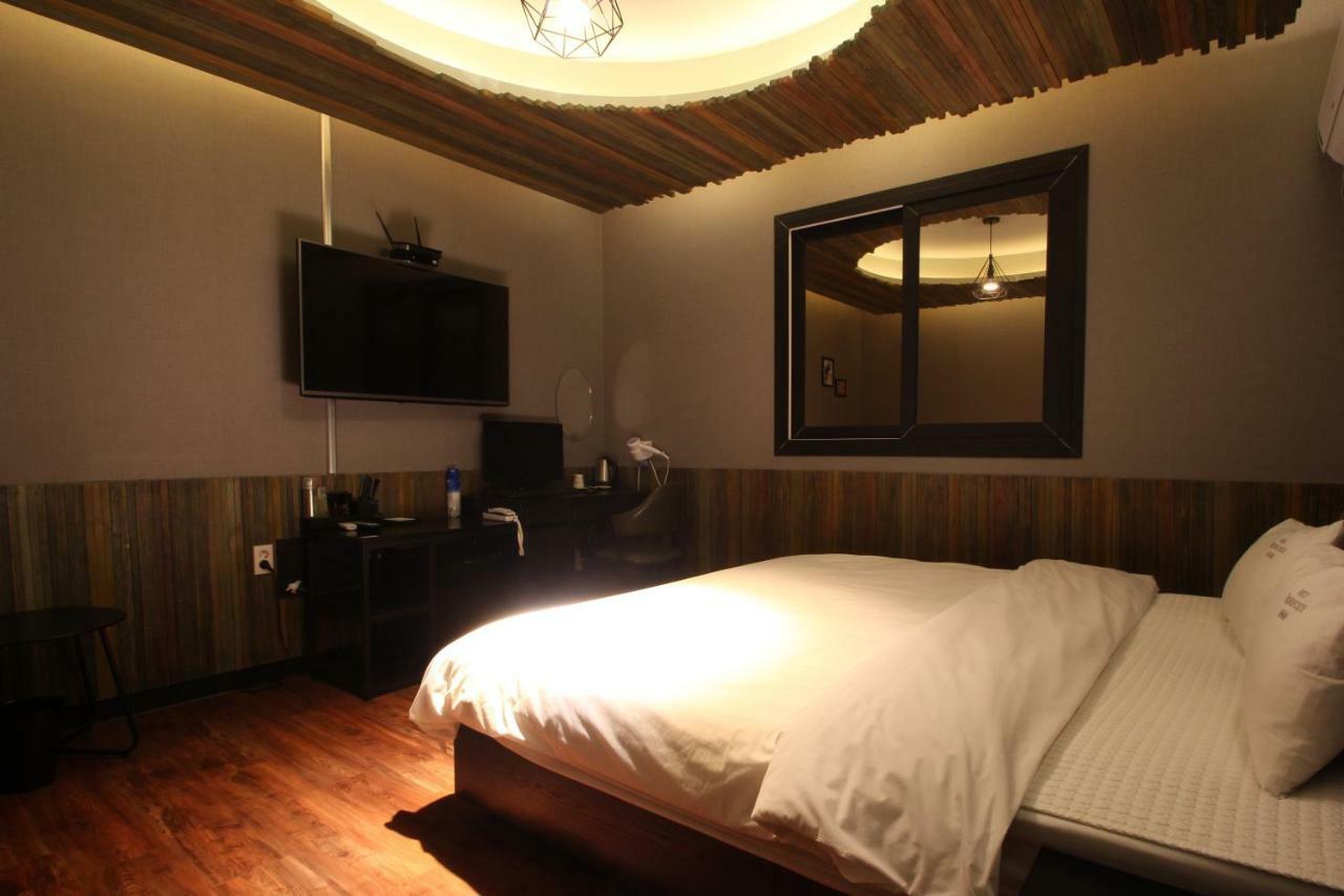 French Code Hotel Changwon Exterior foto