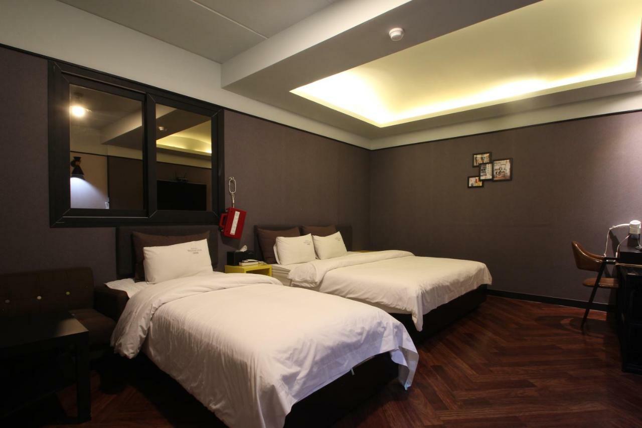 French Code Hotel Changwon Exterior foto