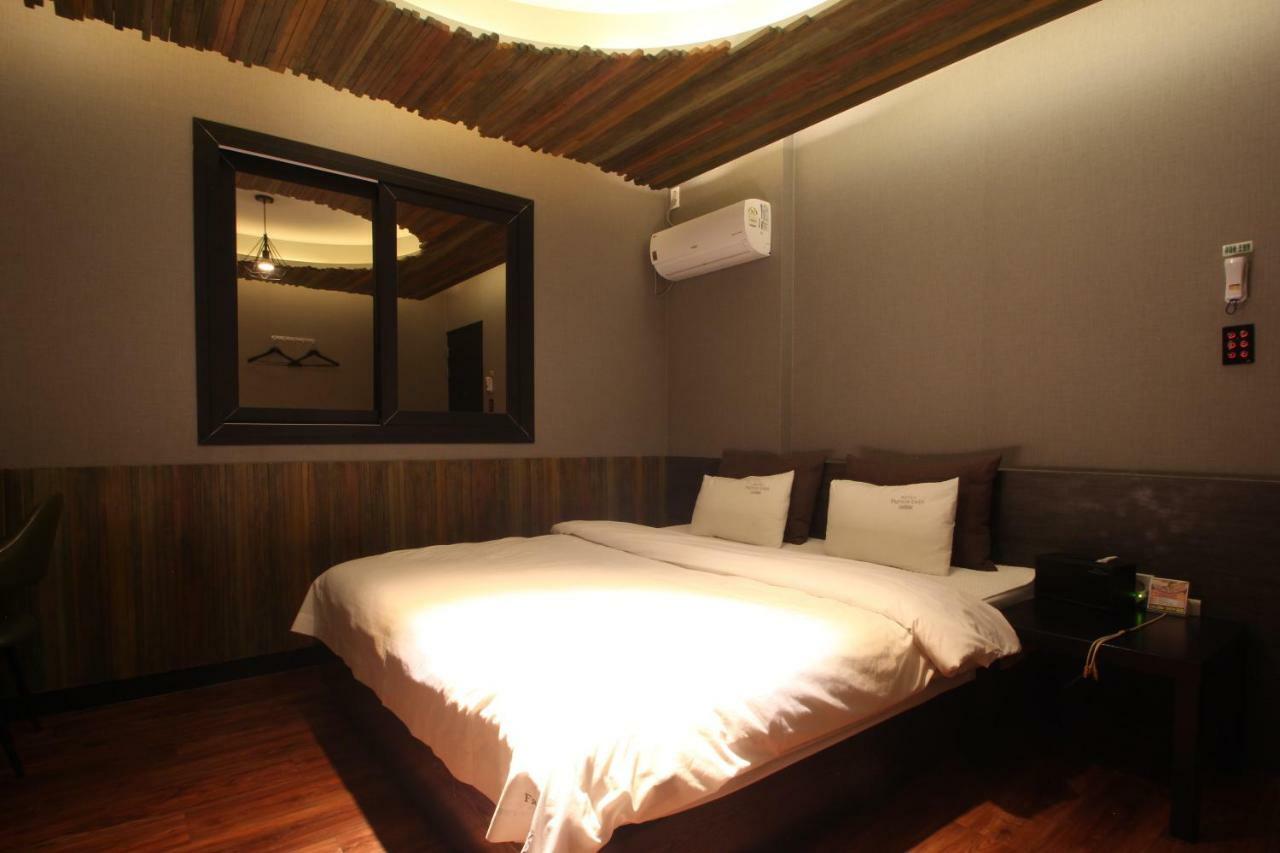 French Code Hotel Changwon Exterior foto