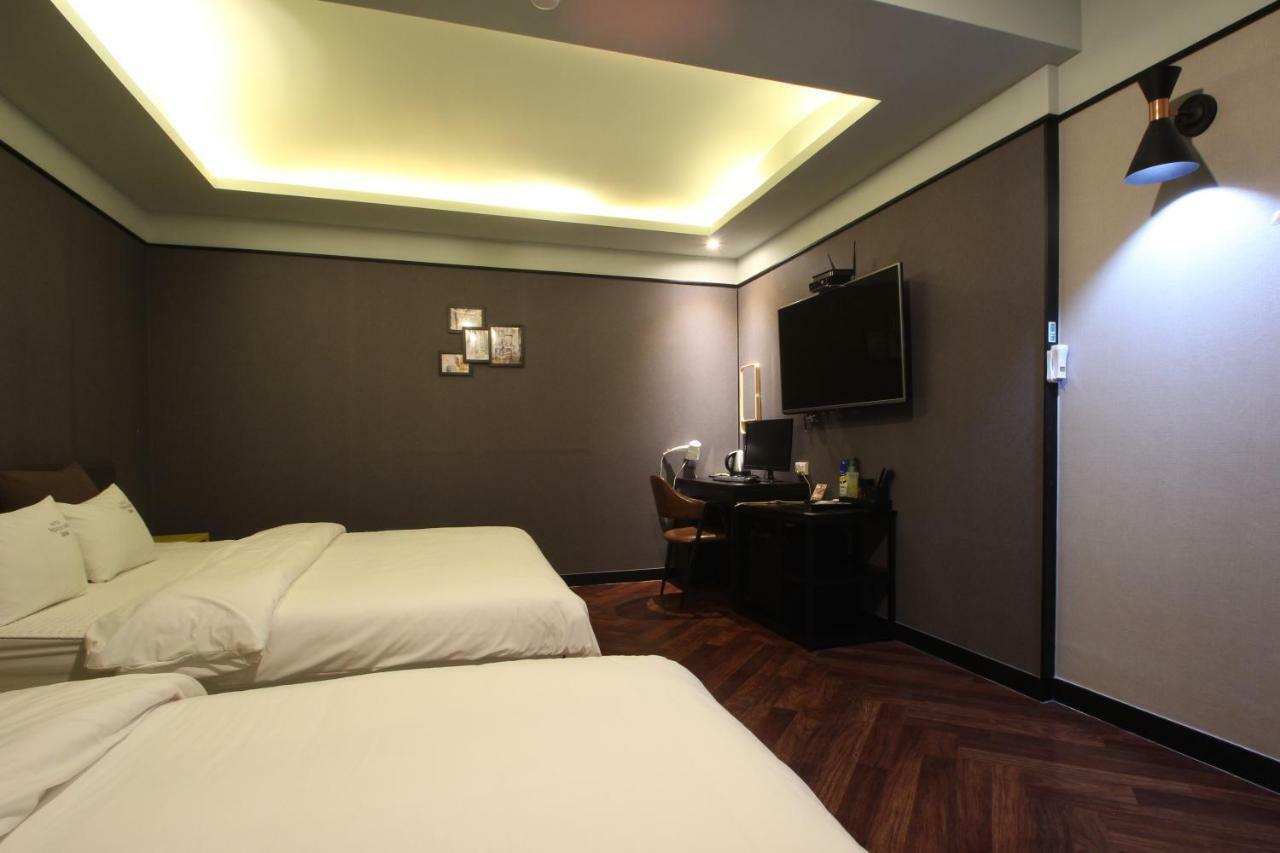French Code Hotel Changwon Exterior foto